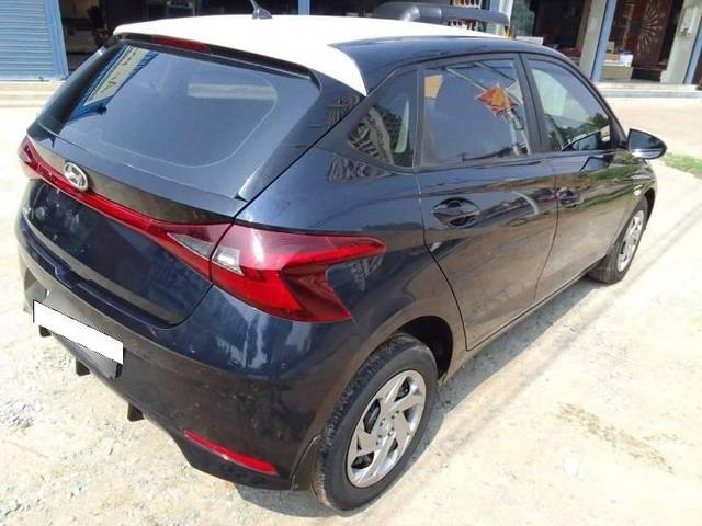 https://images10.gaadi.com/usedcar_image/4380329/original/processed_79bb7e715b9a35afe164c0781d225d0d.jpg?imwidth=6401