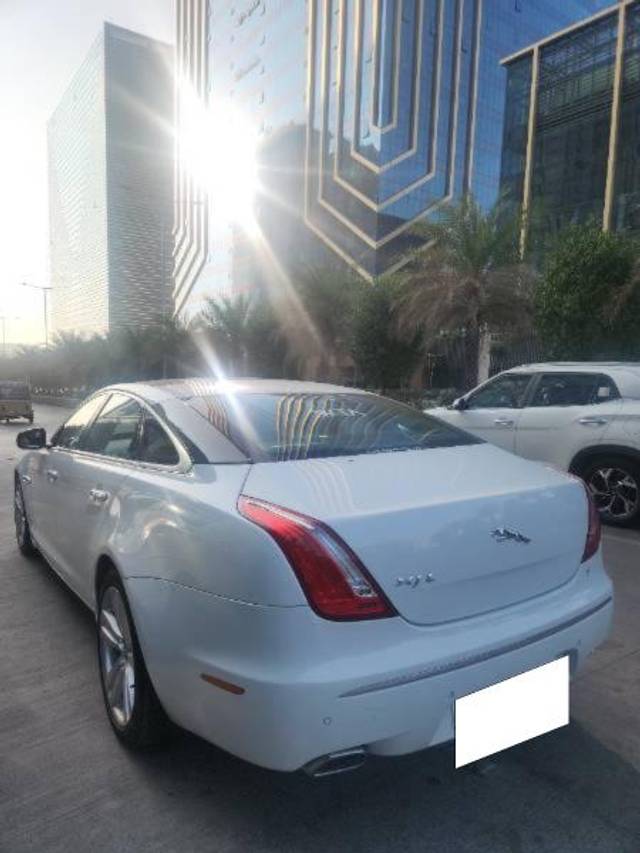 https://images10.gaadi.com/usedcar_image/4380336/original/processed_dd3da65f-1939-463f-b73e-322cd9f8f1b2.jpg?imwidth=6400