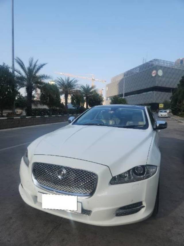 https://images10.gaadi.com/usedcar_image/4380342/original/processed_168f8e08-b23f-443d-9d26-73072b765d95.jpg?imwidth=6400