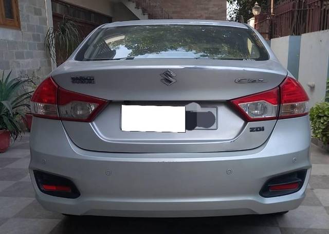 https://images10.gaadi.com/usedcar_image/4380389/original/processed_7d24a97b-eb26-4a08-82d4-c6b57a69de24.jpg?imwidth=6401