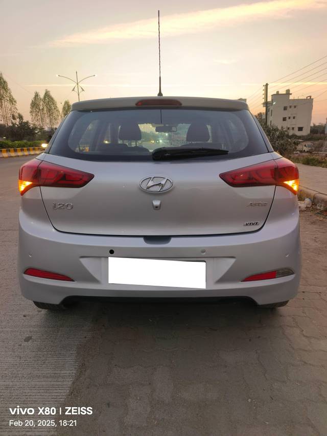 https://images10.gaadi.com/usedcar_image/4380394/original/processed_4704f6c494906a0e55dc47019d843c57.jpg?imwidth=6402