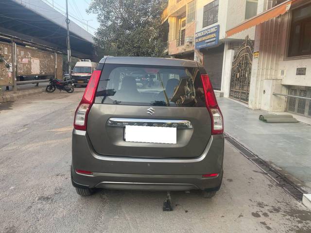 https://images10.gaadi.com/usedcar_image/4380418/original/processed_168cdb2503cb59ec530b760bd5f1a1ae.jpg?imwidth=6401