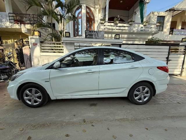 https://images10.gaadi.com/usedcar_image/4380469/original/processed_c0623205-11f6-4ecc-92b8-b91787271625.jpeg?imwidth=6402