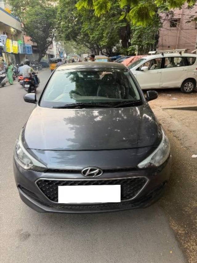 https://images10.gaadi.com/usedcar_image/4380571/original/processed_366ff196-ef37-45e6-9f92-58a88138d6a5.jpeg?imwidth=6400