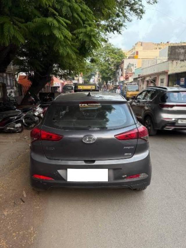 https://images10.gaadi.com/usedcar_image/4380571/original/processed_42fe4469-e8a2-4efb-b591-d16862288176.jpeg?imwidth=6402