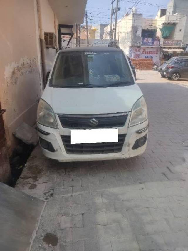 https://images10.gaadi.com/usedcar_image/4380661/original/processed_52431568-6e1e-4ab8-845d-a38db1d02733.jpg?imwidth=6401