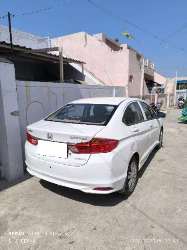 https://images10.gaadi.com/usedcar_image/4380946/original/processed_c6aa56ad-8460-4972-b55f-d6c8ecad8f47.jpg?imwidth=6401