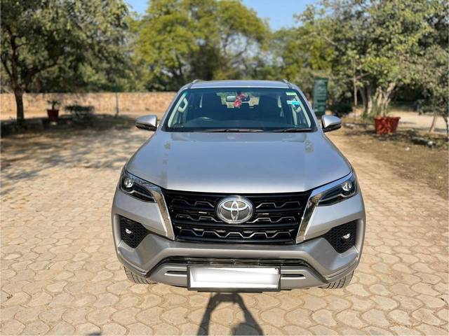 https://images10.gaadi.com/usedcar_image/4382527/original/processed_00346a1da8206ce63d1a5109a0f8018b.jpg?imwidth=6401