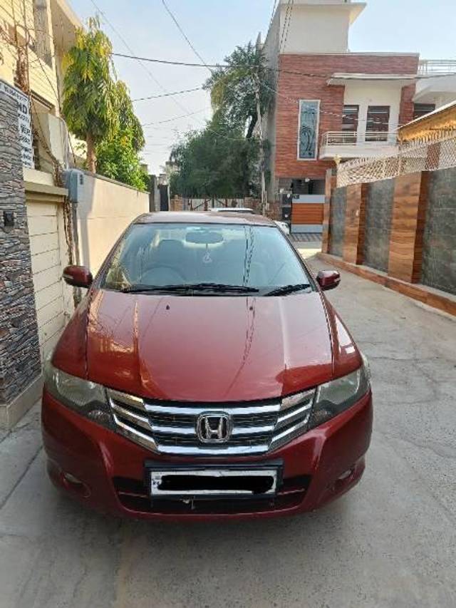 https://images10.gaadi.com/usedcar_image/4382668/original/processed_2dfed821-89e9-4781-9189-307ca781817b.jpg?imwidth=6400