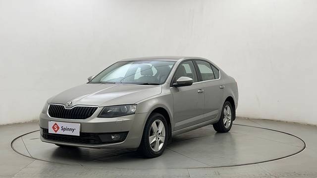 https://images10.gaadi.com/usedcar_image/4382820/original/3ec82641869228cb9cb32bb18c69e3d5.JPG?imwidth=6400