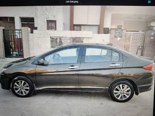 https://images10.gaadi.com/usedcar_image/4382967/original/processed_1d9cc0f2-af30-4d75-a7fb-334ea7eadcc2.jpg?imwidth=6400