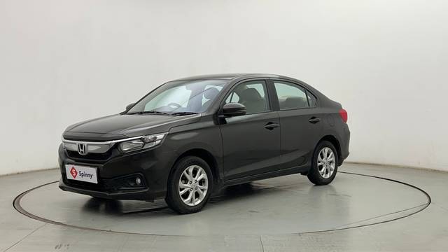 https://images10.gaadi.com/usedcar_image/4382999/original/338b53b3bfe6af3c4750a8a54d8923ca.JPG?imwidth=6400