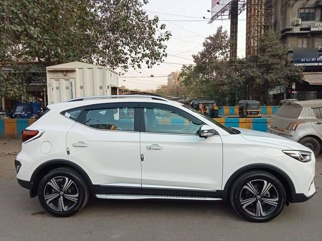 https://images10.gaadi.com/usedcar_image/4383042/original/processed_bb6e4e3457388b4402bcc61ac7300fb7.jpg?imwidth=6401