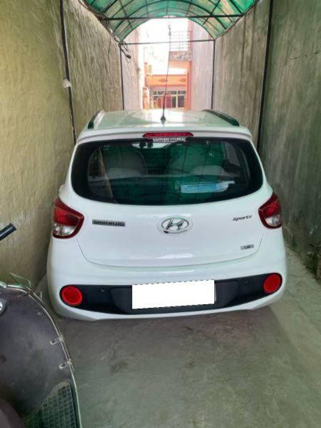 https://images10.gaadi.com/usedcar_image/4383096/original/70a8db0436923f726124d017464cd85d.jpg?imwidth=6402