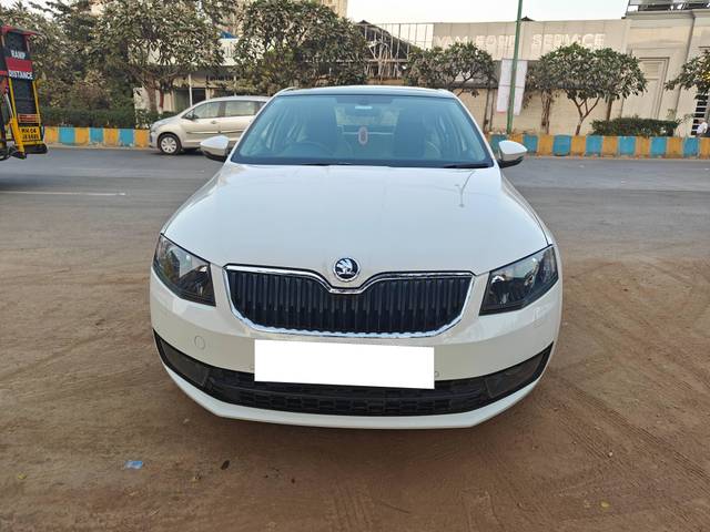 https://images10.gaadi.com/usedcar_image/4383124/original/processed_3de31c106fcf5508c9c377b340f2ef19.jpg?imwidth=6400