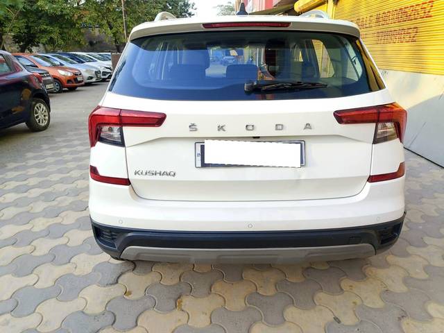 https://images10.gaadi.com/usedcar_image/4383329/original/processed_49b604d0d3b174f4cd144e286316efb6.jpeg?imwidth=6401