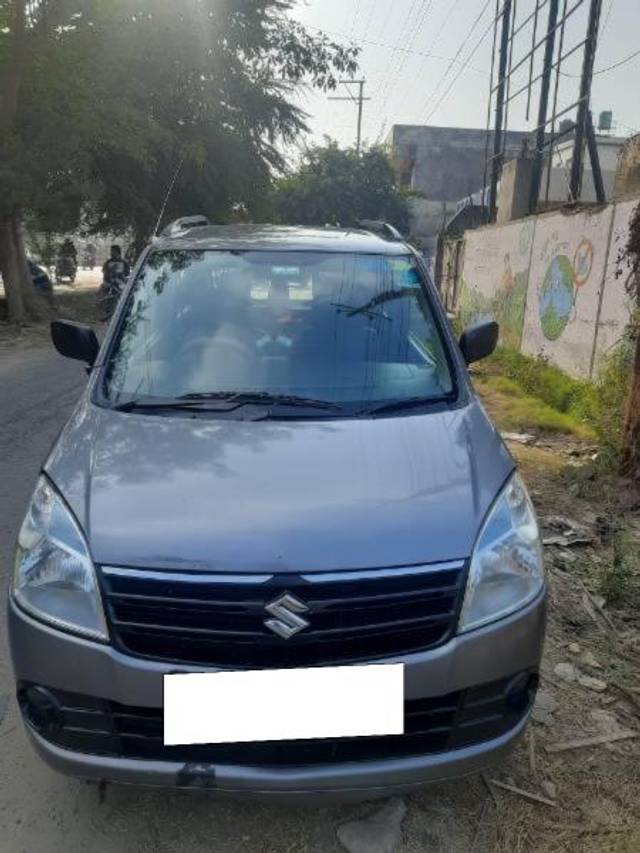 https://images10.gaadi.com/usedcar_image/4383339/original/processed_5b86eeb3-0562-445e-8d88-8f9671402d5b.jpg?imwidth=6400