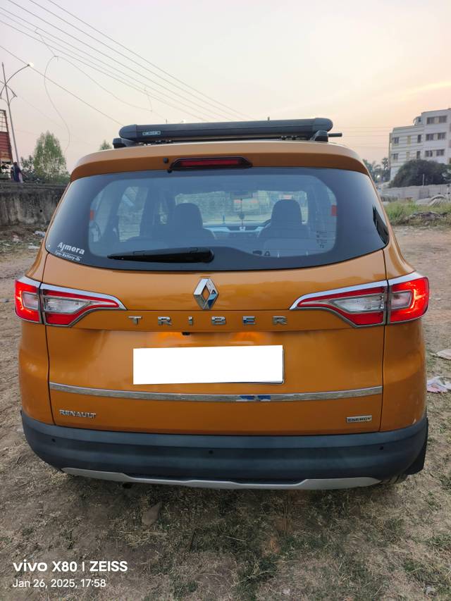 https://images10.gaadi.com/usedcar_image/4383465/original/processed_7be373e229f7c2bfd6339cd9eeb2376e.jpg?imwidth=6402