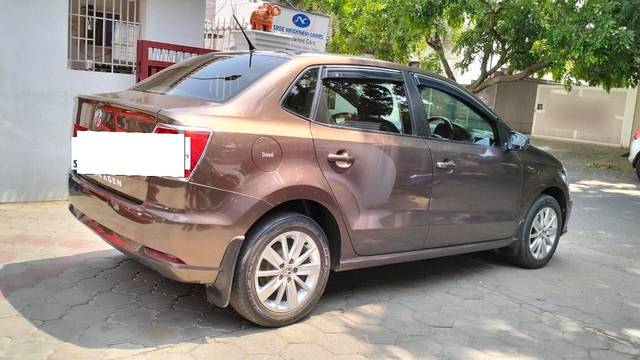 https://images10.gaadi.com/usedcar_image/4383621/original/processed_1ba997306271e231220e8dc952c2ff61.jpg?imwidth=6401