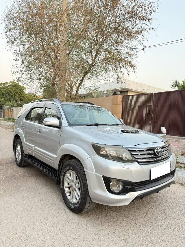 https://images10.gaadi.com/usedcar_image/4383734/original/processed_7b2ed5774e05b9e71d58769988ed7508.jpg?imwidth=6400