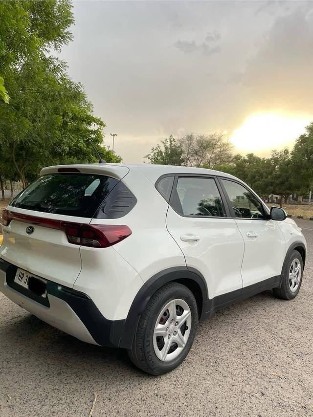 https://images10.gaadi.com/usedcar_image/4383738/original/processed_87f083c2f701671b696a2fa56acc1b3e.jpg?imwidth=6402