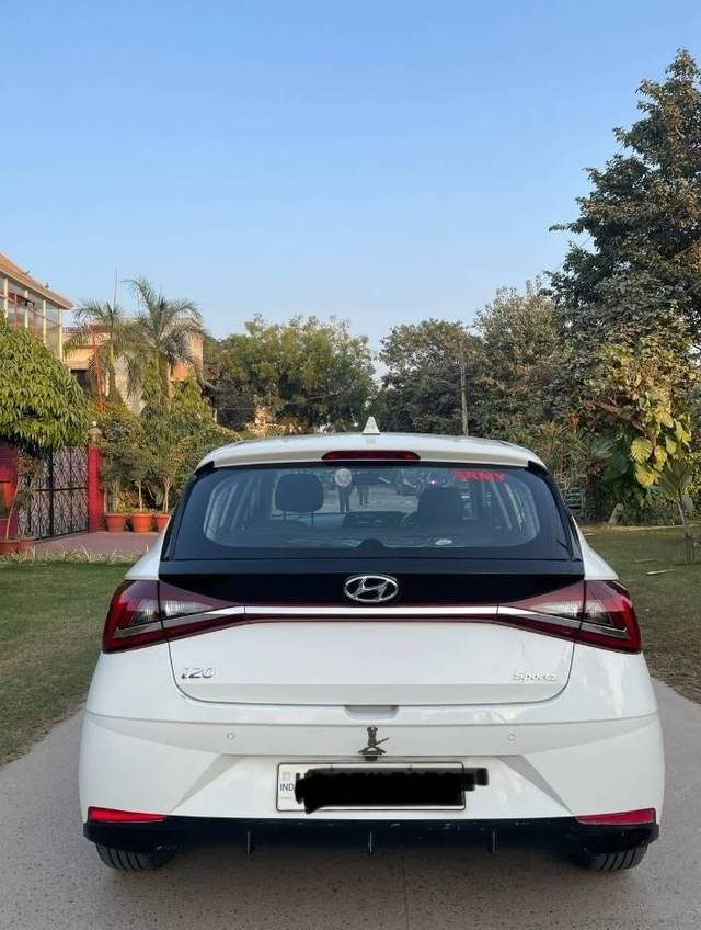 https://images10.gaadi.com/usedcar_image/4383752/original/processed_886e95c76c6382672f56222f8dcb76a4.jpg?imwidth=6401