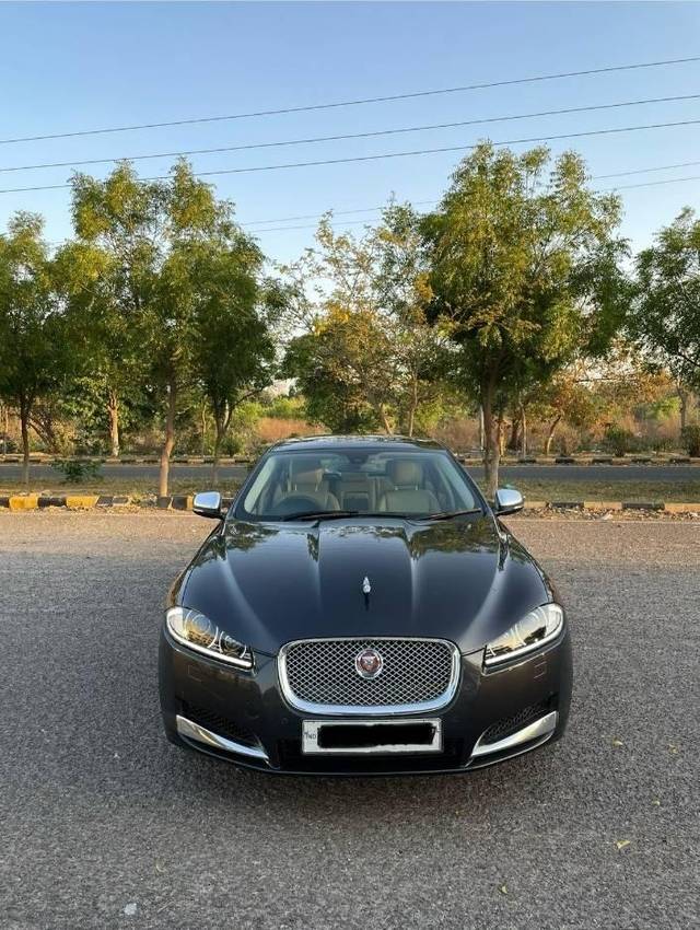 https://images10.gaadi.com/usedcar_image/4383756/original/processed_023d4ffe0f208b56407af8ad1d54f84e.jpg?imwidth=6401