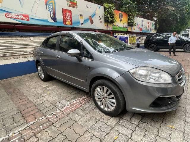 https://images10.gaadi.com/usedcar_image/4383772/original/processed_35a83df6-6015-4553-a0e2-0f554b35cd7b.jpeg?imwidth=6400