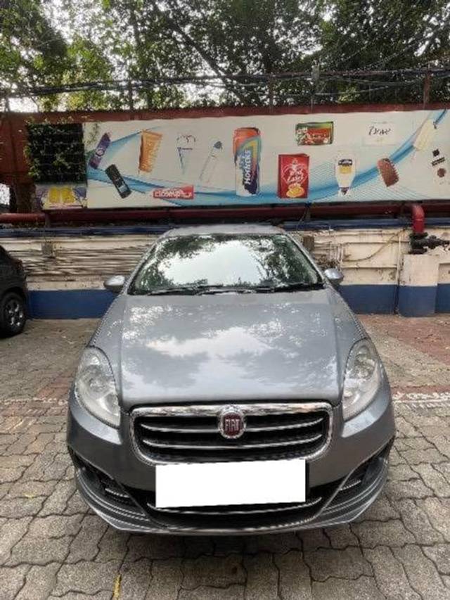 https://images10.gaadi.com/usedcar_image/4383772/original/processed_6bfbe536-0167-47d2-878b-c8763411fb63.jpeg?imwidth=6401