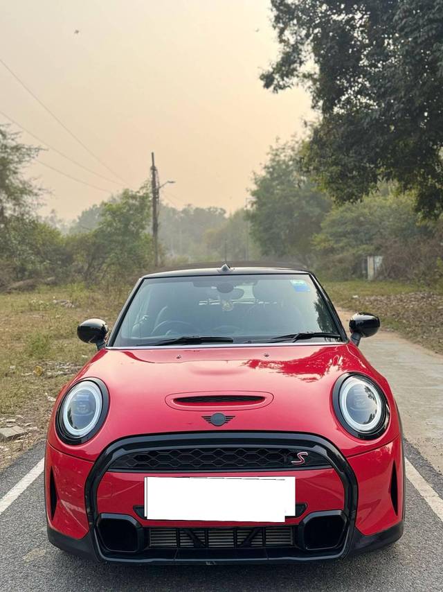 https://images10.gaadi.com/usedcar_image/4383841/original/processed_c32880c9925fb43c8b91b6c30d8f6192.jpg?imwidth=6400