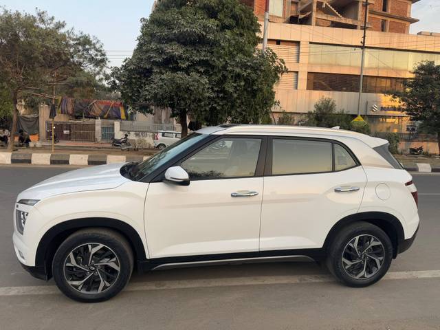 https://images10.gaadi.com/usedcar_image/4383874/original/processed_3691587e0d432c14b8a403168635d9dc.jpg?imwidth=6402