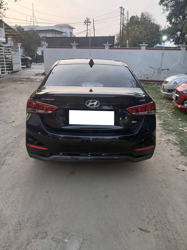 https://images10.gaadi.com/usedcar_image/4383876/original/processed_1ee3e8ebbc7d607ff42656e5d1fd8f62.jpg?imwidth=6401