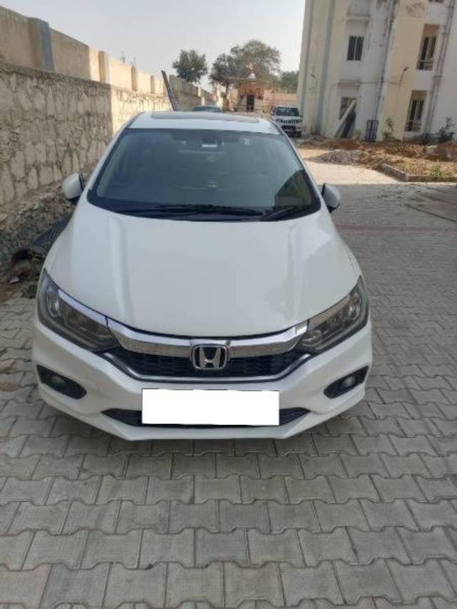 https://images10.gaadi.com/usedcar_image/4383898/original/processed_02b7c65a-4853-41b8-b128-da3327de17df.jpg?imwidth=6402