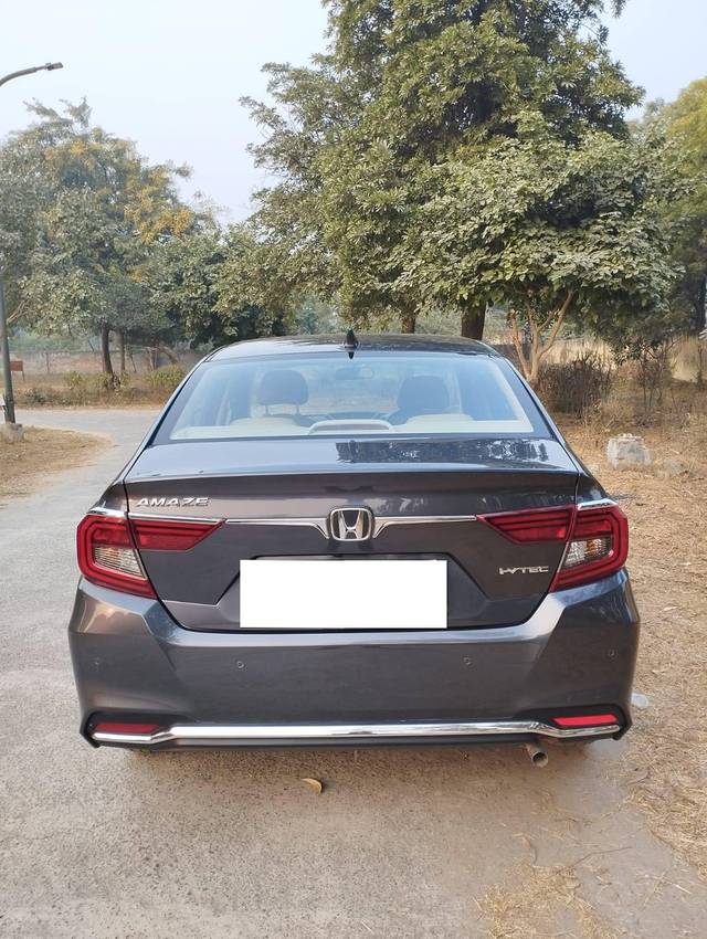 https://images10.gaadi.com/usedcar_image/4383972/original/processed_efdb144e2ca1418e94c0da08b98aa927.jpg?imwidth=6402