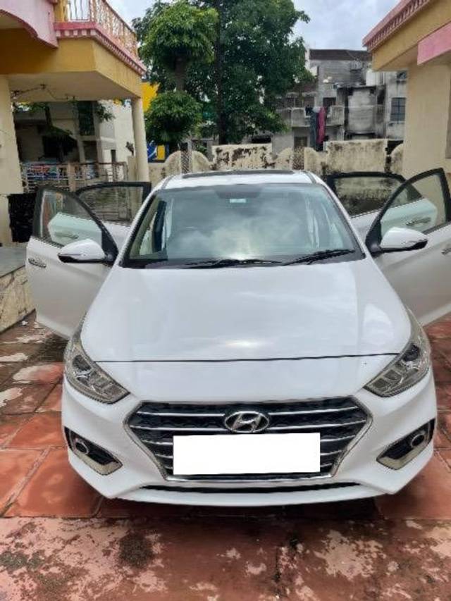 https://images10.gaadi.com/usedcar_image/4384038/original/processed_2858901a-f393-4b2b-a2b2-1dfdc1eb5b03.jpeg?imwidth=6400