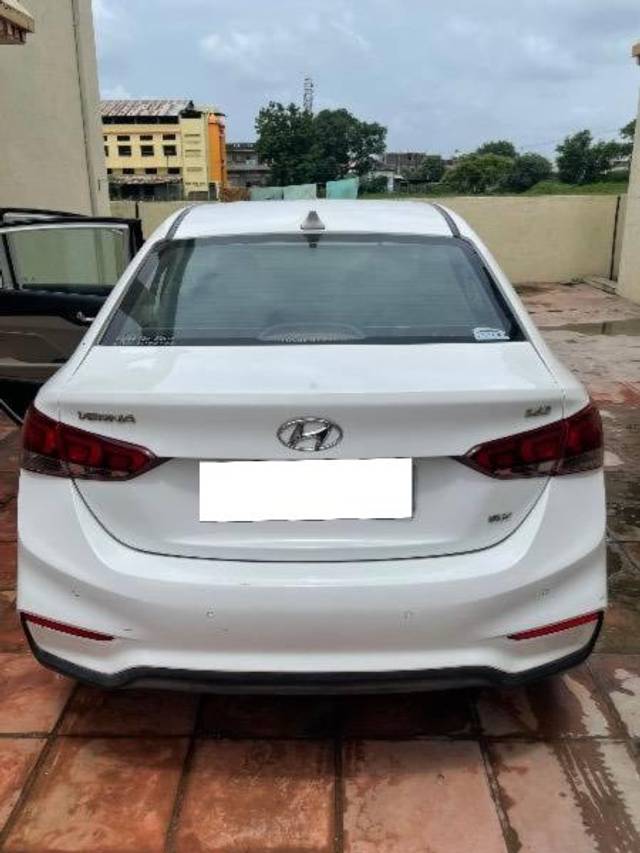 https://images10.gaadi.com/usedcar_image/4384038/original/processed_bf5a60c0-dba2-4f26-851e-7fcfaef56eed.jpeg?imwidth=6402