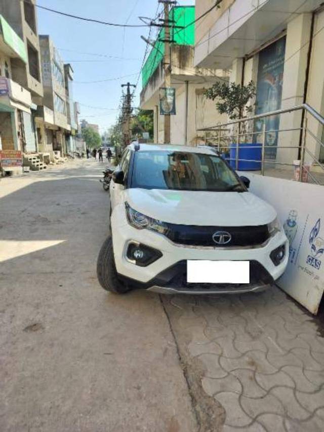 https://images10.gaadi.com/usedcar_image/4384077/original/174eb6f4a97bf7f35a0ef0f436b2b230.jpeg?imwidth=6402