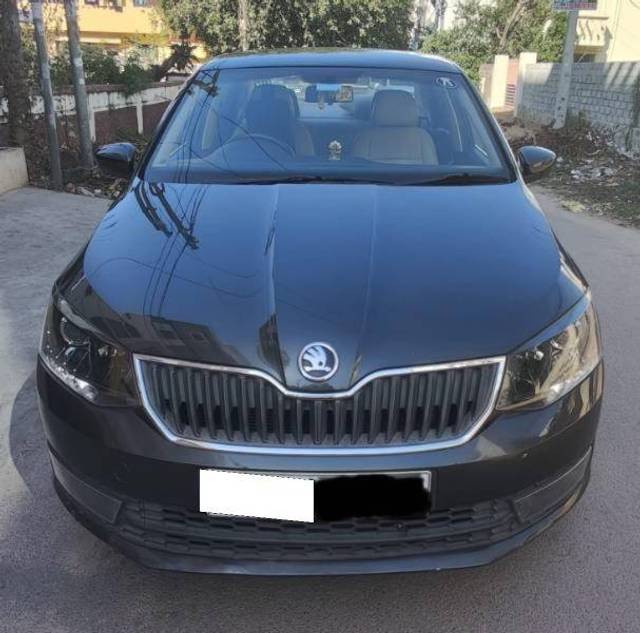 https://images10.gaadi.com/usedcar_image/4384091/original/5a56e1200ae3bd733846088189cacf55.jpeg?imwidth=6401