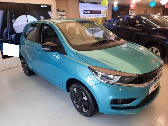 https://images10.gaadi.com/usedcar_image/4384153/original/processed_461f8caa-2170-4d1a-a6e0-823eb6580a7e.jpg?imwidth=6400