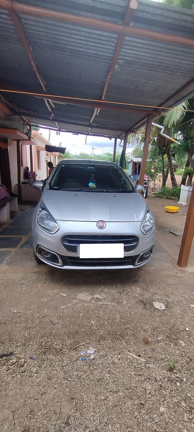 https://images10.gaadi.com/usedcar_image/4384177/original/processed_0e510841e4aa35192353613e615b343e.jpg?imwidth=6402