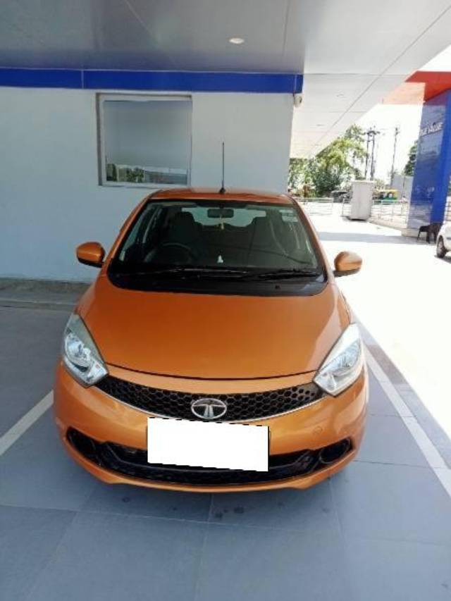 https://images10.gaadi.com/usedcar_image/4384226/original/processed_82f655cb-389a-44b5-80a0-4a0d75904c2a.jpg?imwidth=6400