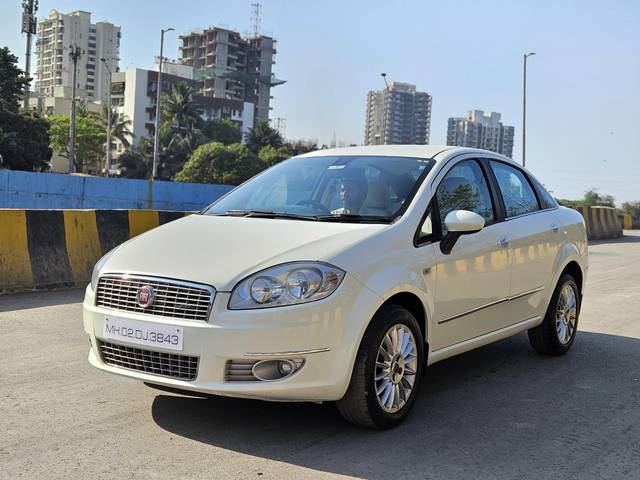 https://images10.gaadi.com/usedcar_image/4384247/original/processed_3ac92a0f2ec25f6db671f25afea16355.jpg?imwidth=6400