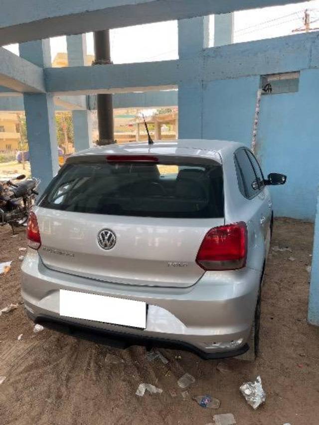 https://images10.gaadi.com/usedcar_image/4384275/original/processed_ca74db71-6d45-461f-8966-adf68f782fed.jpeg?imwidth=6402