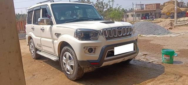 https://images10.gaadi.com/usedcar_image/4384422/original/processed_c6845a01-d4f1-4deb-ab8e-2112d188f6eb.jpg?imwidth=6400