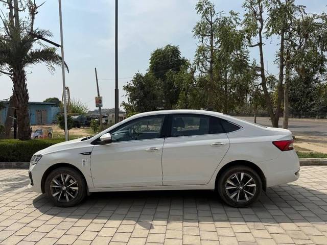 https://images10.gaadi.com/usedcar_image/4384464/original/processed_899f610c-2d91-4872-8090-e3bae0e8069a.jpeg?imwidth=6402