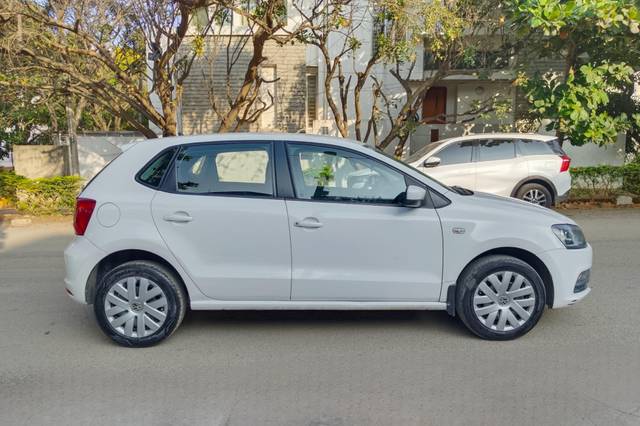 https://images10.gaadi.com/usedcar_image/4384523/original/processed_3ff2bda89bf79244bc7143ea48b4d2d7.jpg?imwidth=6401