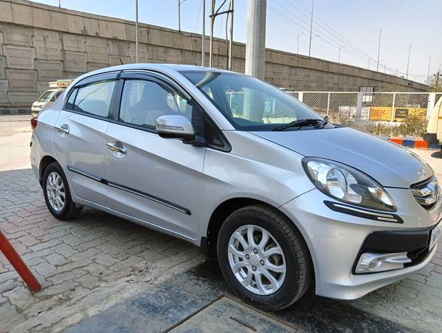 https://images10.gaadi.com/usedcar_image/4384545/original/03a076b82756fa2414a6d25e6a8b54f8.jpg?imwidth=6400