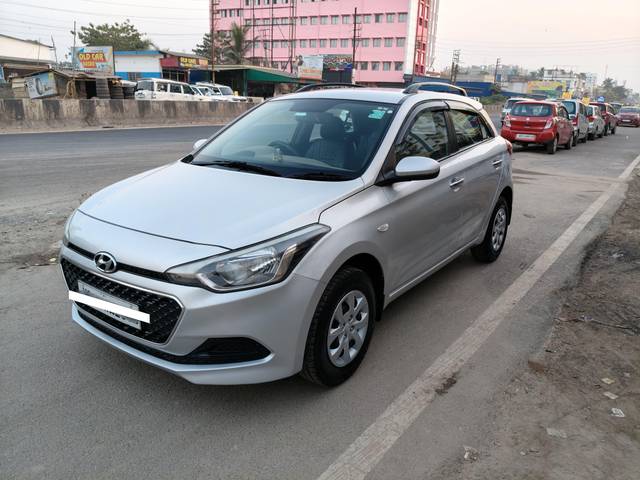 https://images10.gaadi.com/usedcar_image/4384555/original/processed_bea164bb7a7606423e7f4e05bfd6904d.jpg?imwidth=6402