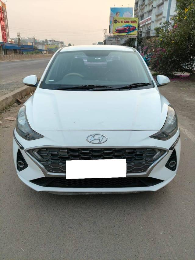 https://images10.gaadi.com/usedcar_image/4384575/original/processed_79d1e115fea2973bcf2cee67fc167ba5.jpg?imwidth=6402