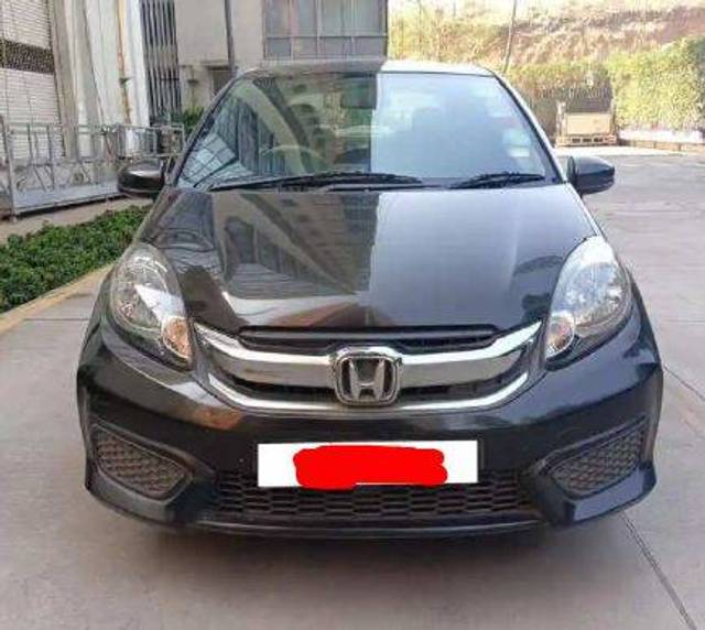 https://images10.gaadi.com/usedcar_image/4384580/original/137215630c004ec755408cf9de19fe96.jpg?imwidth=6401